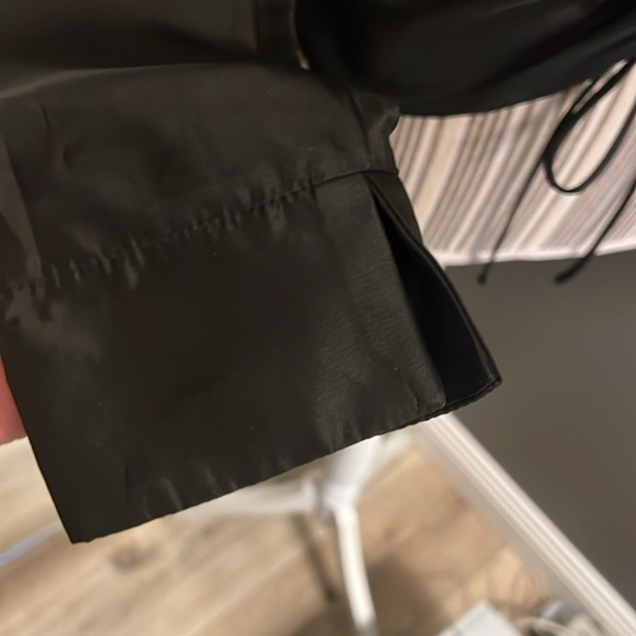 David Meister, black blouse, ruched front, zips up left side, size 8, STUNNING - Picture 6 of 13